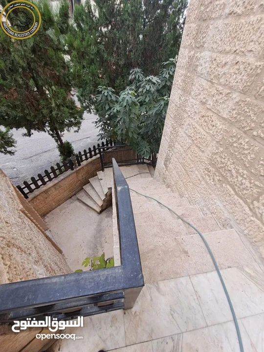 شقة أرضية مميزة للبيع في دير غبار  - قرب جونيا 300م مع حديقة وترسات 350م بسعر مغري