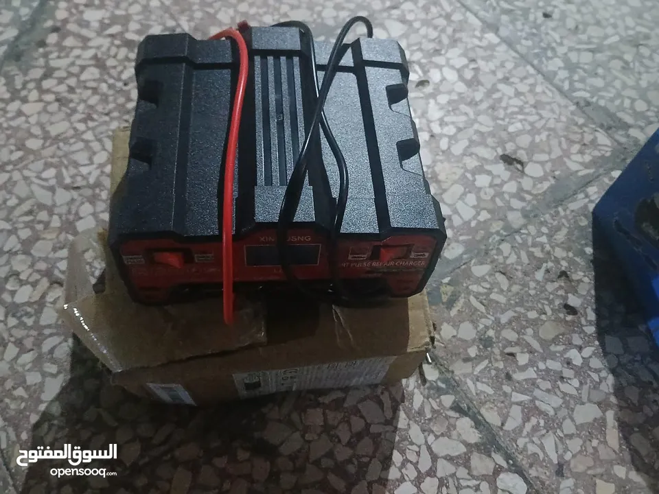 شاحن بطارية سيارة مع منفاخ عجل السيارة جديد مش مستعمل للبيع ......