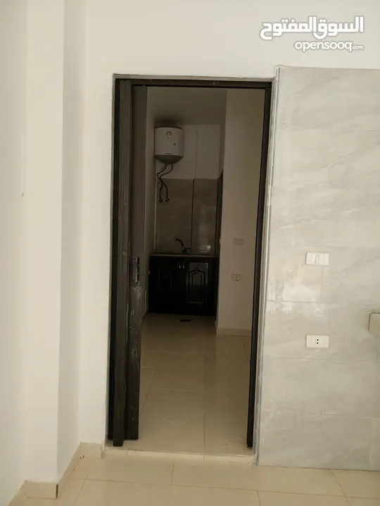 مستودع   و محل مقسم بمنطقه حيوية للايجار بدر الجديده
