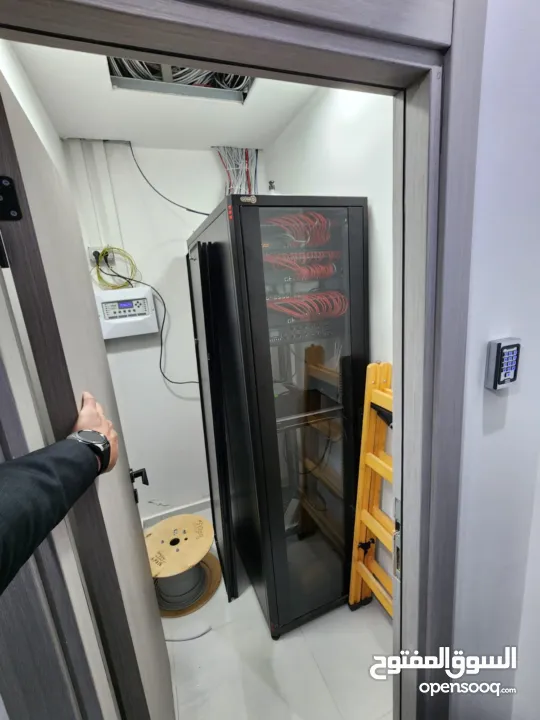 مكتب تجاري فخم للبيع أو الإيجار