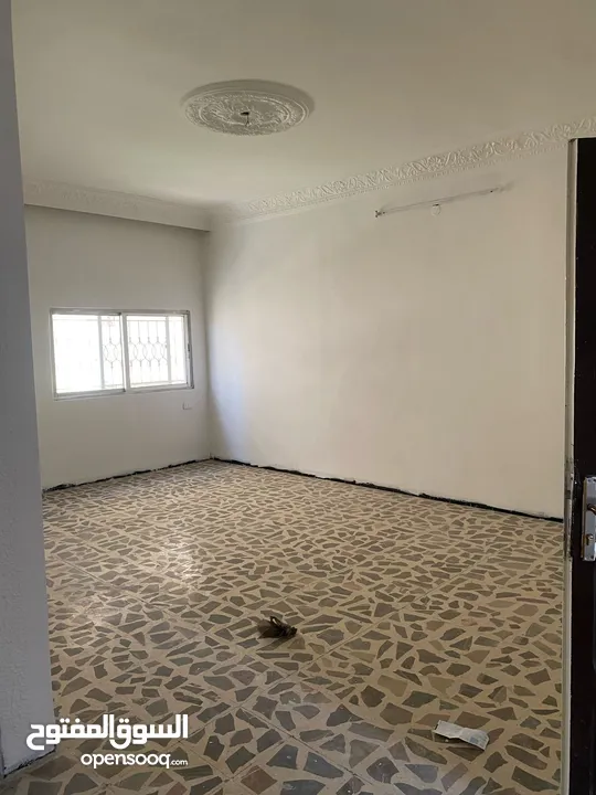 منزل كبير  الزرقاء/ الوسط التجاري