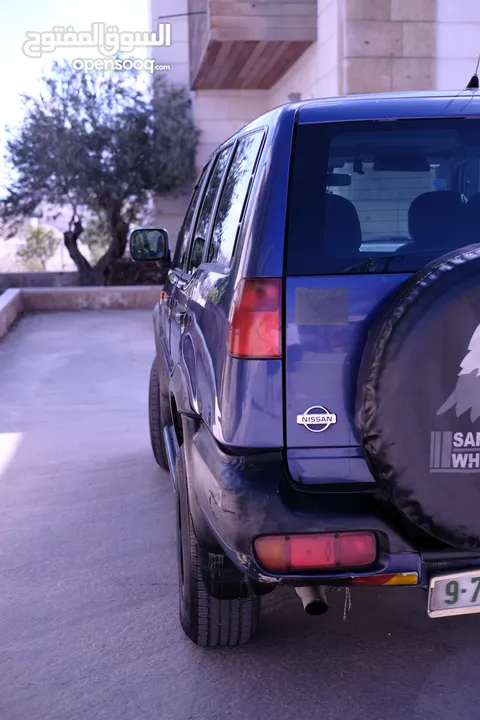 نيسان تيرانو
