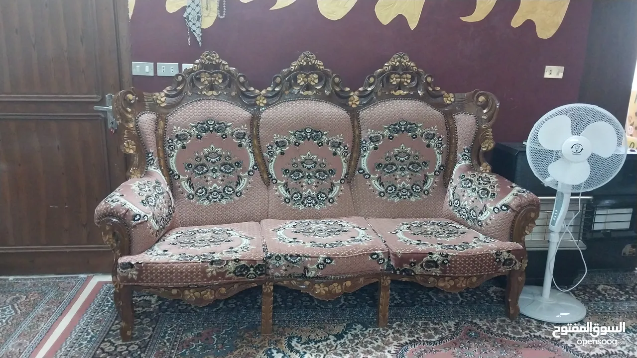 طقم عرفة ضيوف للبيع حفر خشب ثقيل بحالة جيد جدا