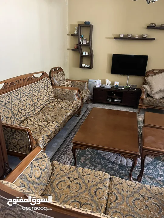 طقم صالون للبيع في حالة جيدة