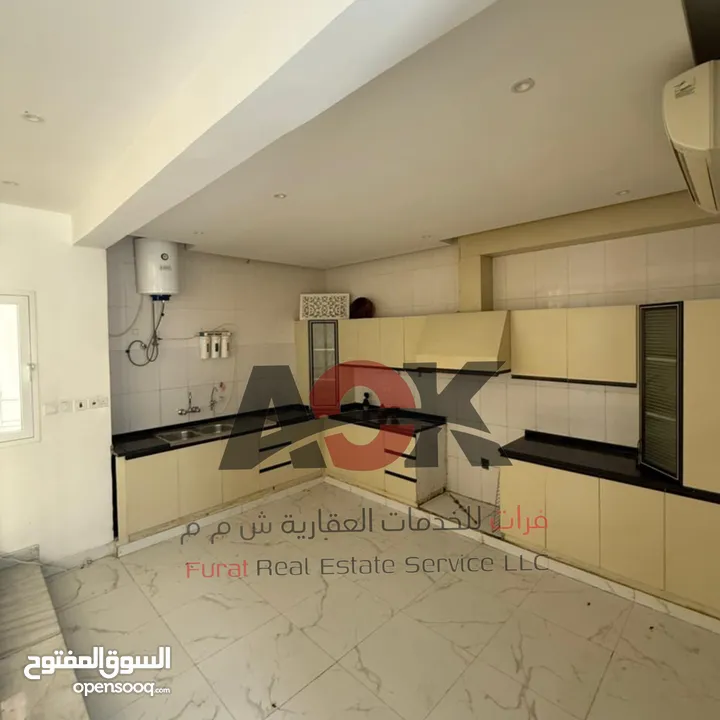 فيلا راقية جدا للإيجار في المعبيلة (حلة النصر) سعر مميز luxury villa for rent in mabilla south