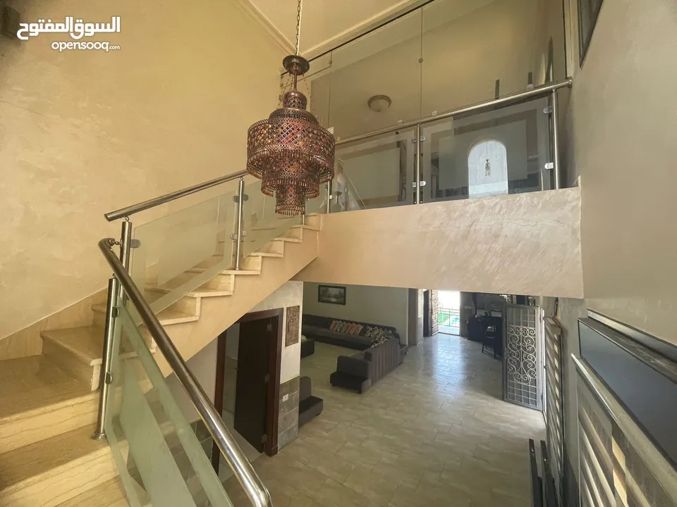 مين لسى ماحجز عنا !