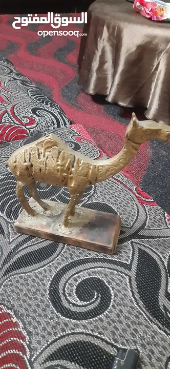 جمل نحاس أثري منحوت عليه النحت الاشوري للبيع اقرأ الاعلان