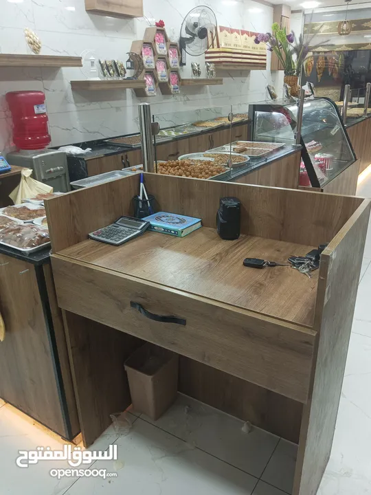عدة محل حلويات كاملة للبيع بسعر مغري
