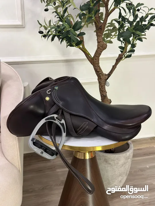 New prestige Rome saddles with stirrups