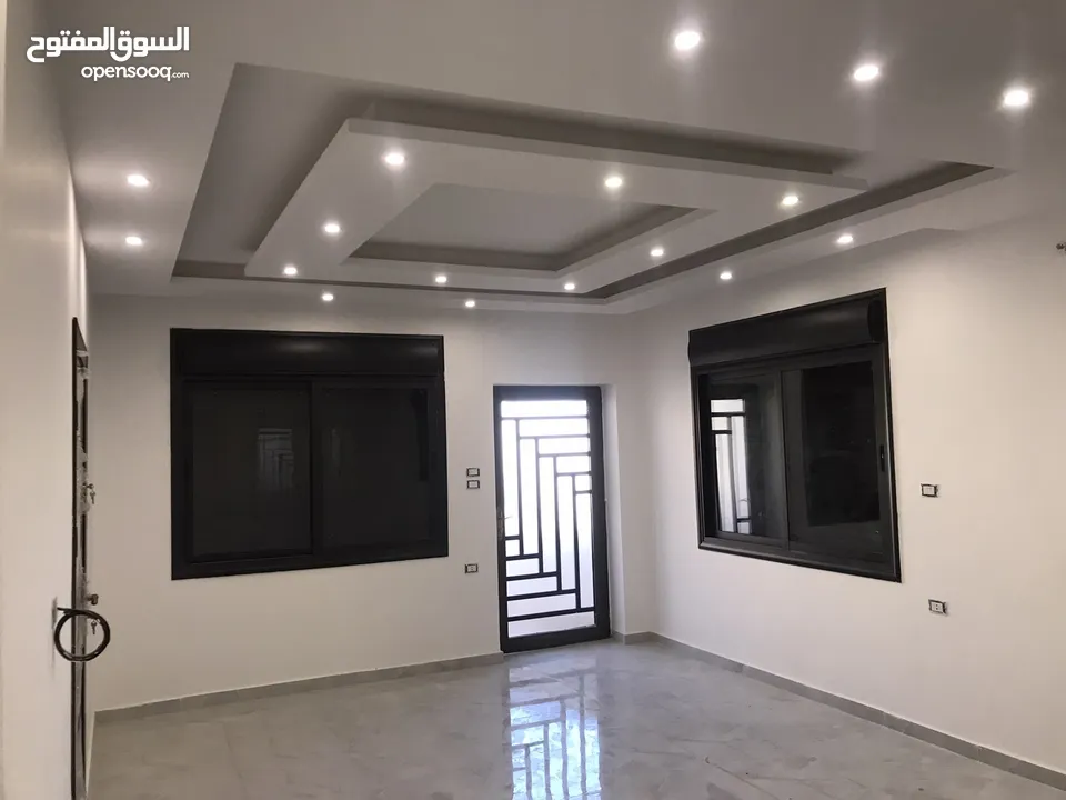 شقه ارضيه طابقيه مميزه للبيع او البدل
