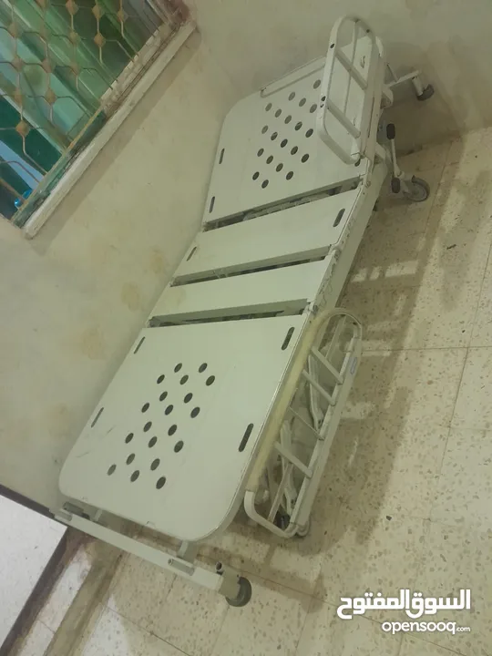 سرير طبي بحاله ممتازه