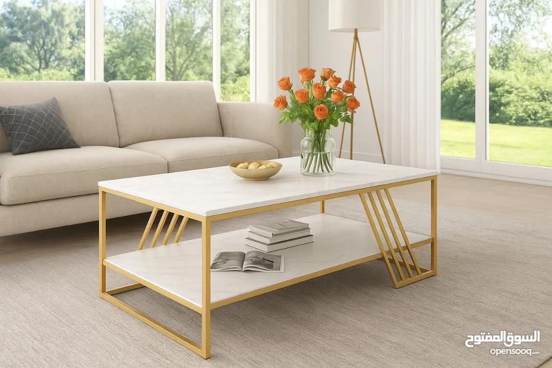 طاولة قهوة عصرية بتصميم فاخر تجمع بين الأناقة والعملية لتضيف لمسة جمالية راقية لغرفة المعيشة.