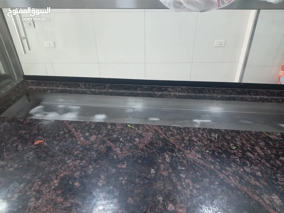 عدة مطعم للبيع مستعملة بحالة ممتازة جدا  البيع بداعي السفر..................................