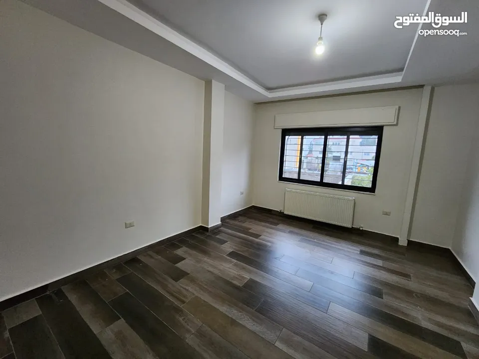 شقة أرضية فارغة للإيجار في الصويفية - ref: 14414