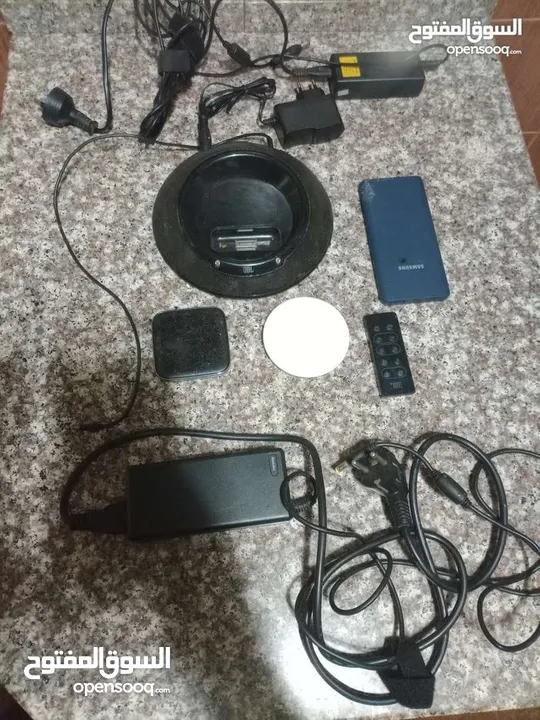 سماعه ايفون + ايبوت+ محولين اصليات لا لا بتوب وفي الو عددة رؤس بشبك ع اي جهاز وعصارت برتقال وليمون