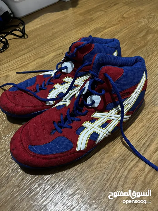 حذاء مصارعة asics جديد للبيع