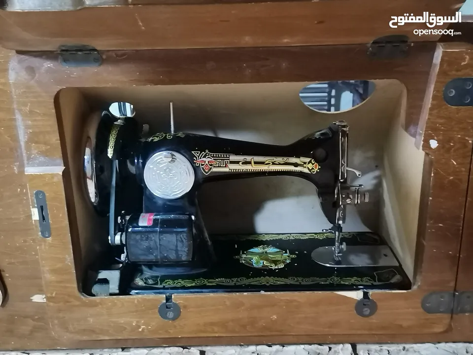 ماكنه خياطه تحفه اثريه قديمه عمرها اكثر من 60 سنة