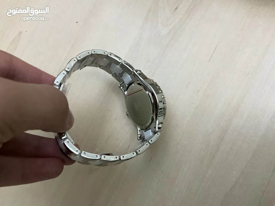ساعة سويسرية جديدة بالكرتونة