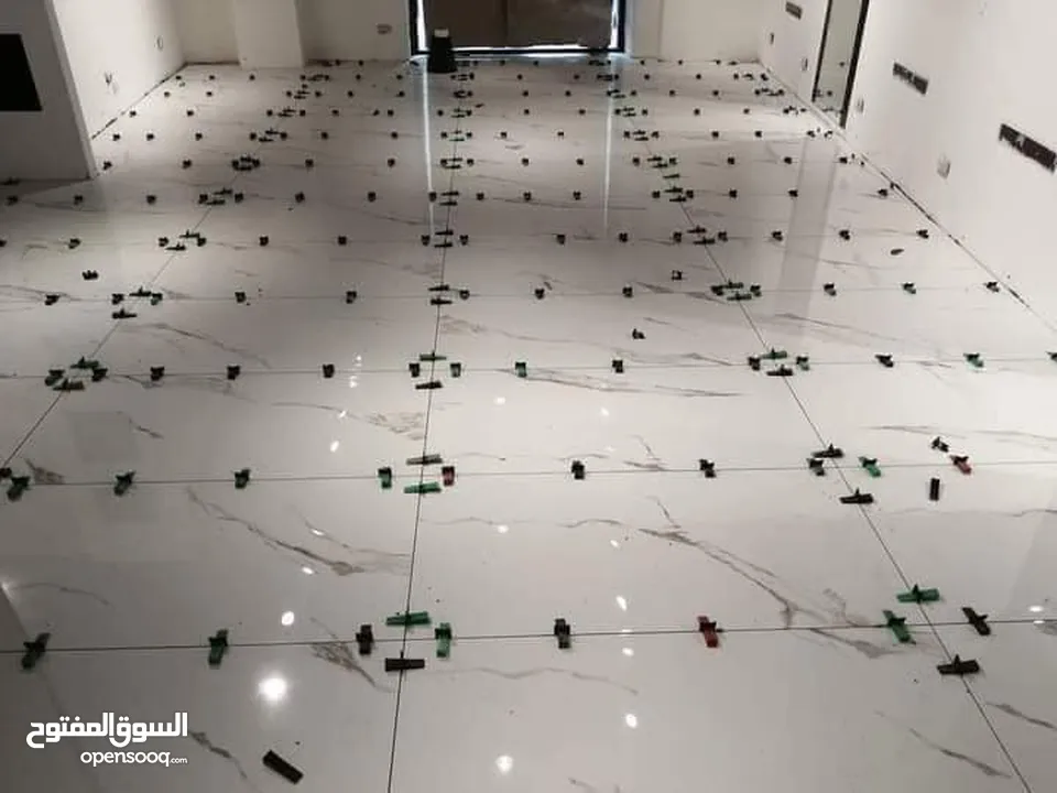بليط وفني تركيب بديل الرخام وبديل الخشب