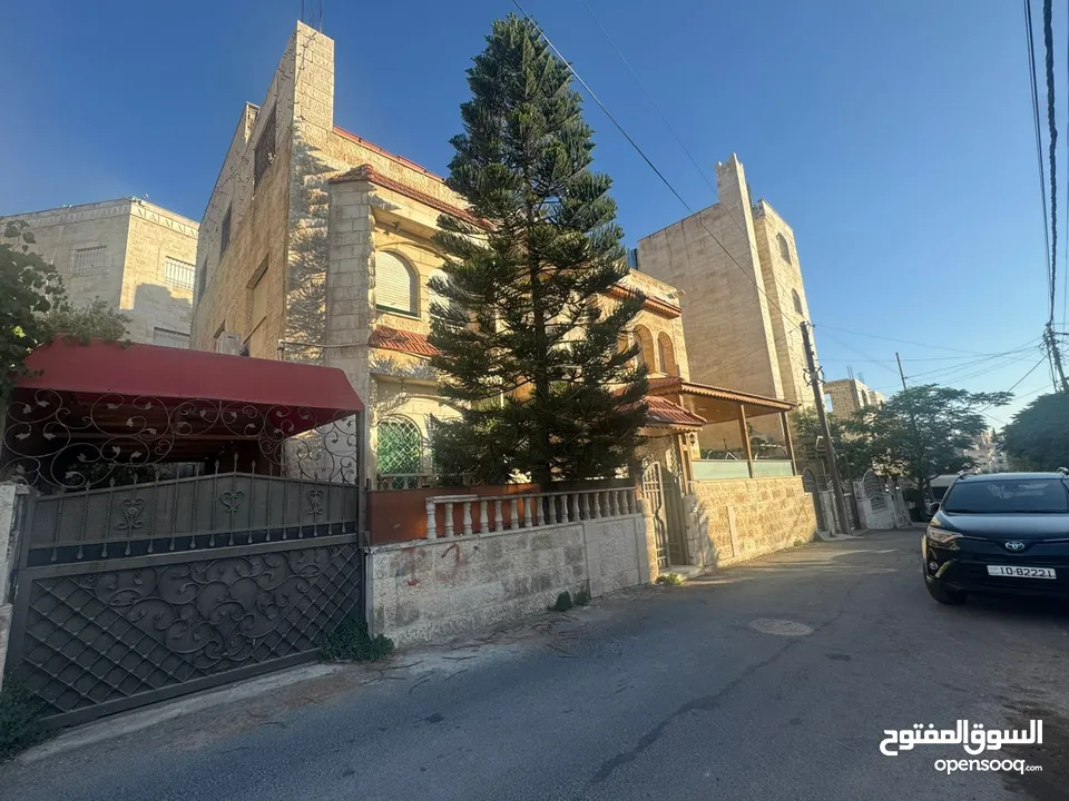 عمارة للبيع في اجمل منطقة حي عدن منطقة هادئة سكن خاص قريبة من جميع الخدمات