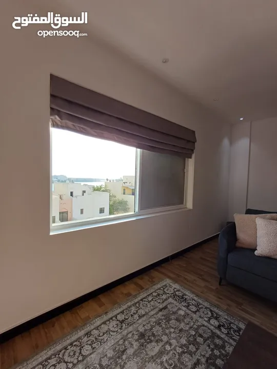 امواج شقه مطله على البحر للبيع