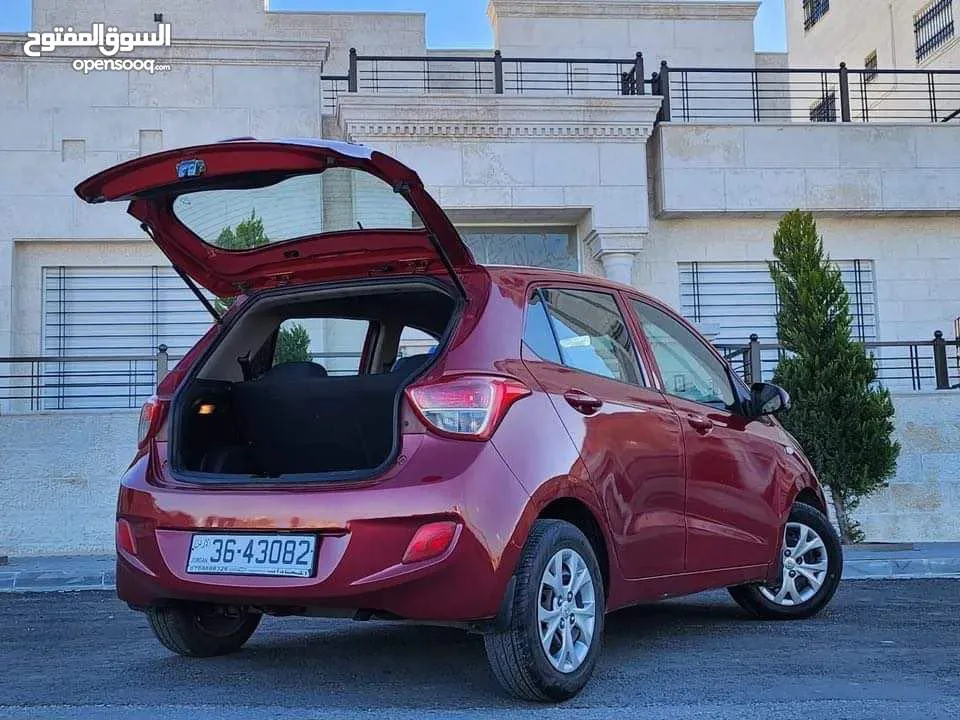 موجود جميع انواع السيارات لي الايجار.