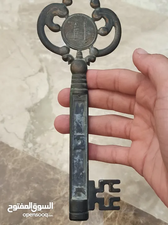 مفتاح قديم للبيع