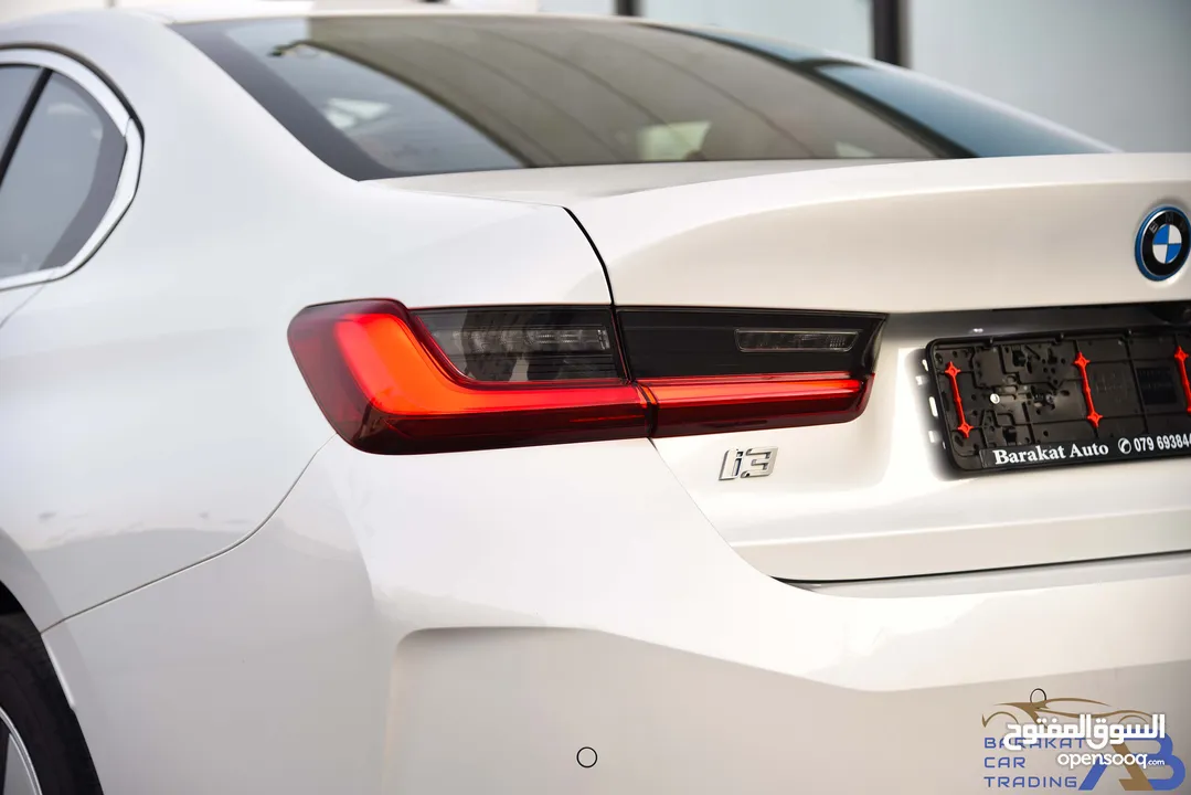 بي ام دبليو الفئة الثالثة i3 eDrive35L كهربائية بالكامل 2023 BMW i3 eDrive35L EV M Power Kit - Mid