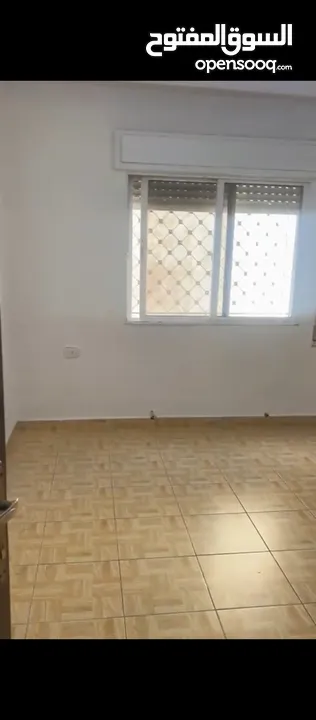 شقة فارغة للايجار في المدينه الرياضيه 3 نوم 320