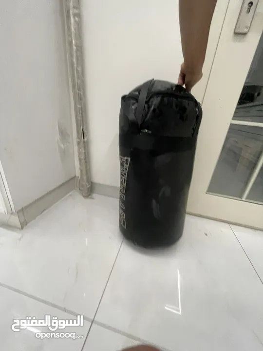 كيس ملاكمه للبيع طول من متر لمتر و نص و مهتم ما بقصر معاه