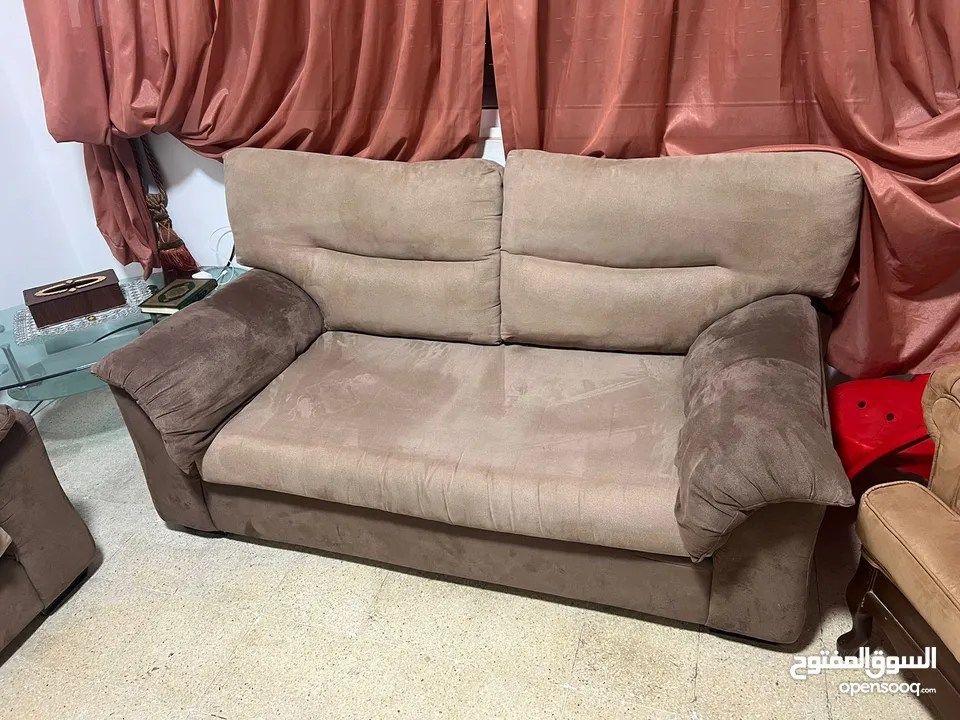 كنب ثلاثية و ثنائية فقط خشب زان بحالة جيدة