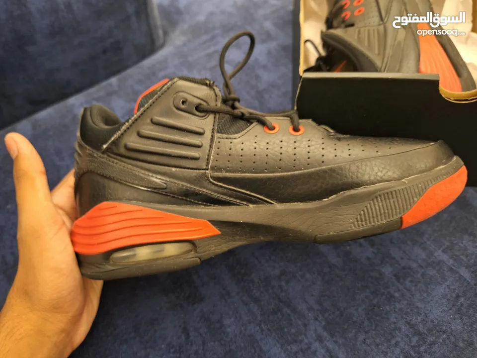 JORDAN 5s MAX AURA BLACK AND RED WITH BOX BARELY WORN