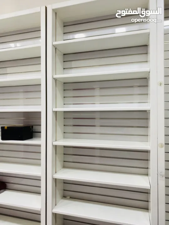 ديكور خشب محل كوزمتكس