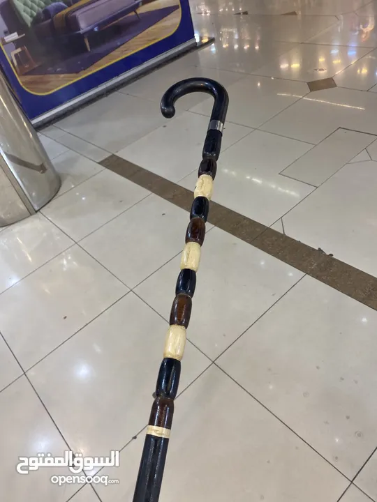 عكازة خشب متعددة الاشكال