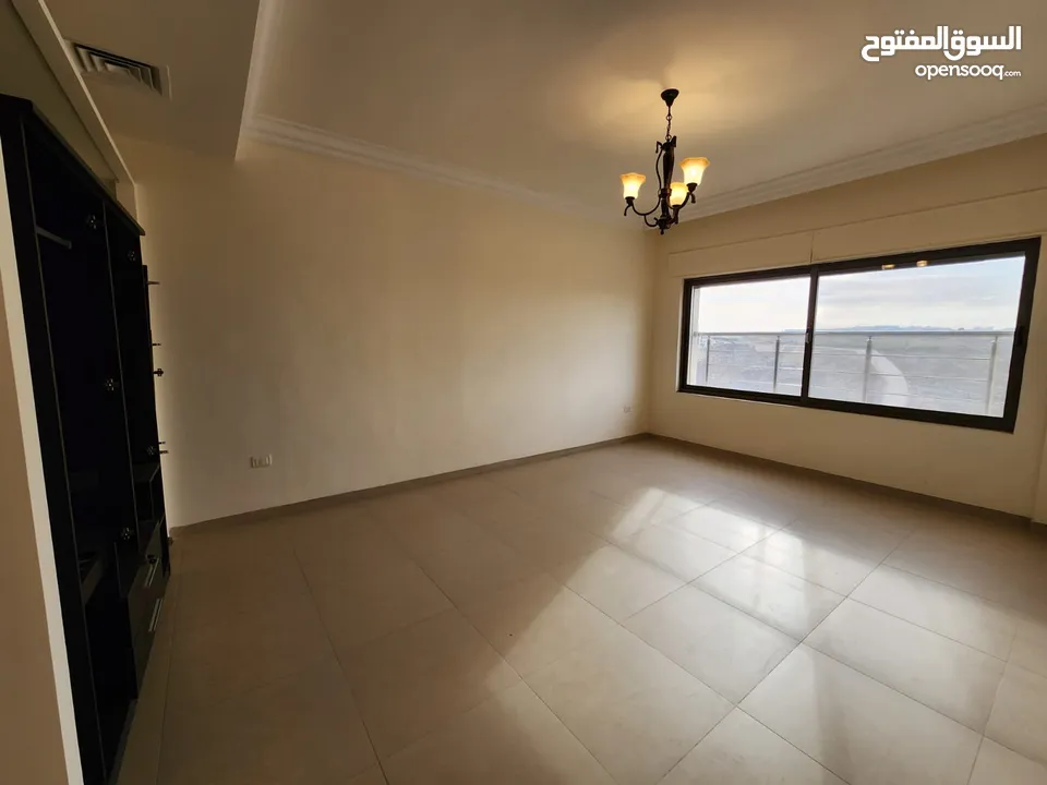شقة دوبلكس فارغة للإيجار في عبدون - ref : 14462