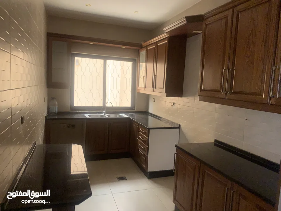 شقة للاجار خلف الجامعه الاردنيه قريبه من جامعة الاميره سميه