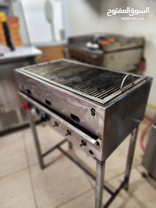 عدة مطعم للبيع