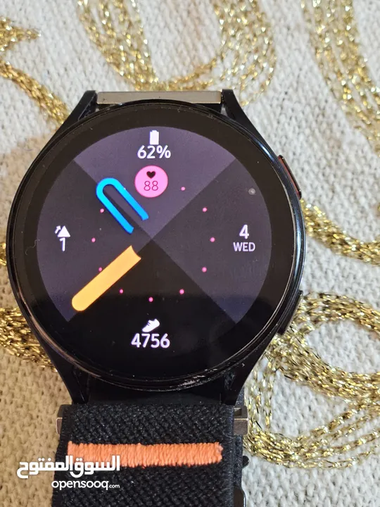 ساعة ذكيه من نوع سامسونج جالكسي ووتش 5  بحاله ممتازه مع الشاحنgalaxy watch 5