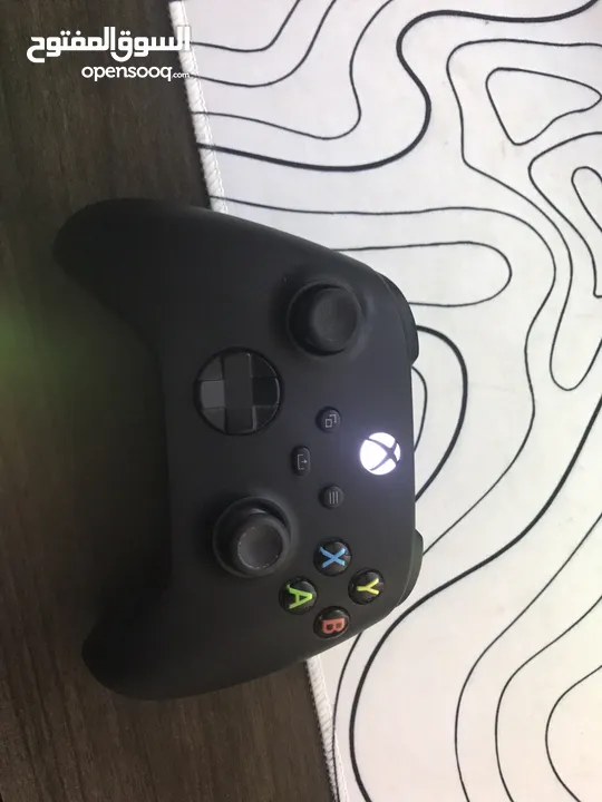 (اقرأ الوصف مهم) ايد اكسبوكس xbox series x سيريس اكس اصلية مع بطارية تنشحن وشاحن للبيع