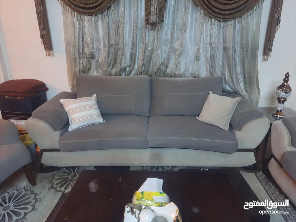 طقم كنب فاخر تفصيل شبه جديد مكلف 1200