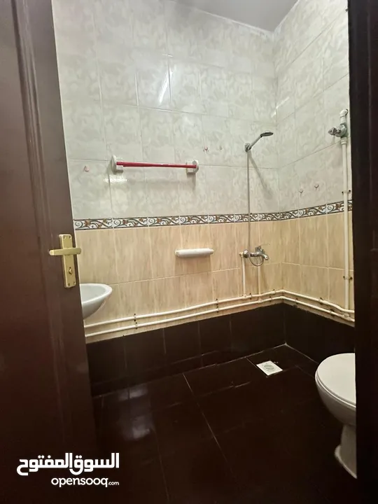 غرفه وحمام للايجار في الخوير قبل نفق بوشر Room and bathroom for rent in Al Khuwair before Bowsher tu