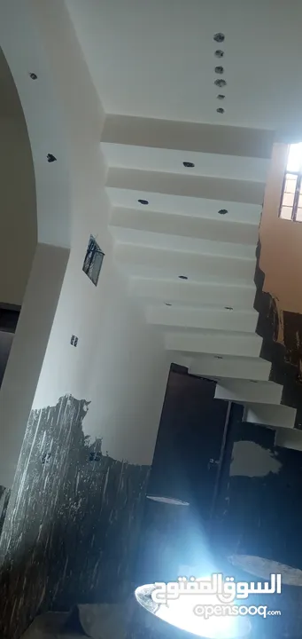 خلفه لبخ وابياض