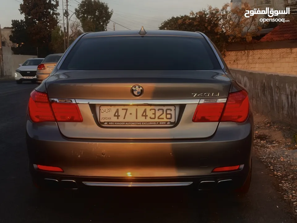 فل كامل BMW 740Li نظيفة جدا