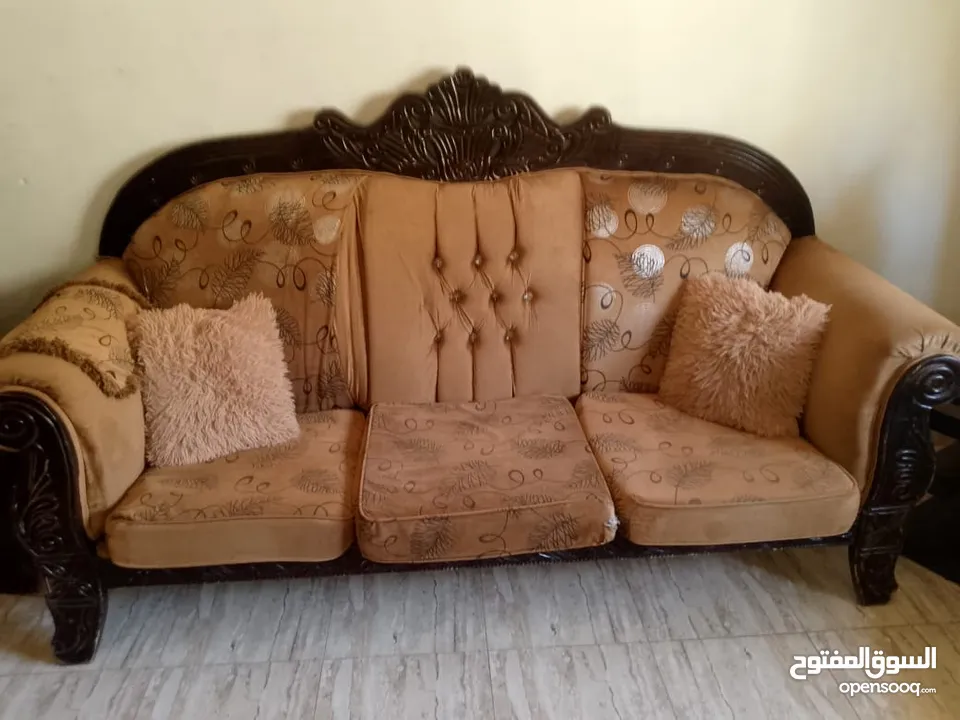 طقم كنب موجود بضاحيه الامير حسن