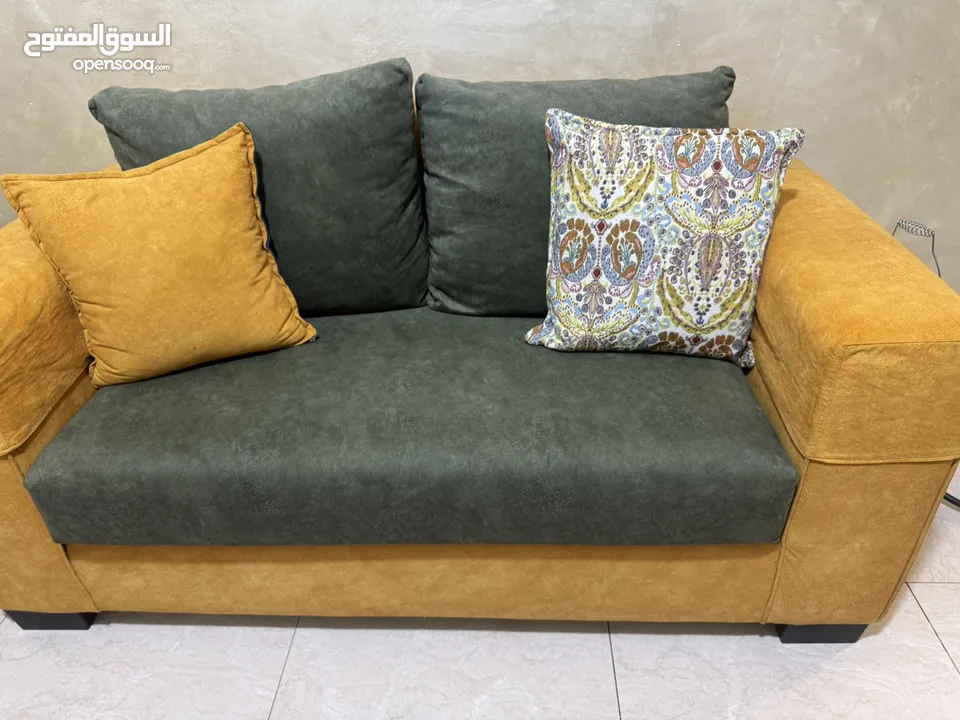 طقم كنب ثلاثي عصري -  مجوزتين / 1 ثلاثية