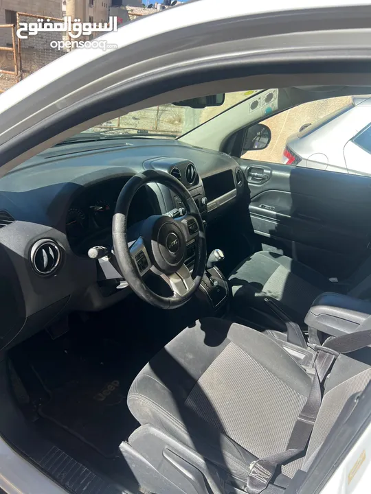 جيب كومبس ماطور 2000 بنزين اتومات انتاج 2014.   يد اولى  عداد km اصلي 164000
