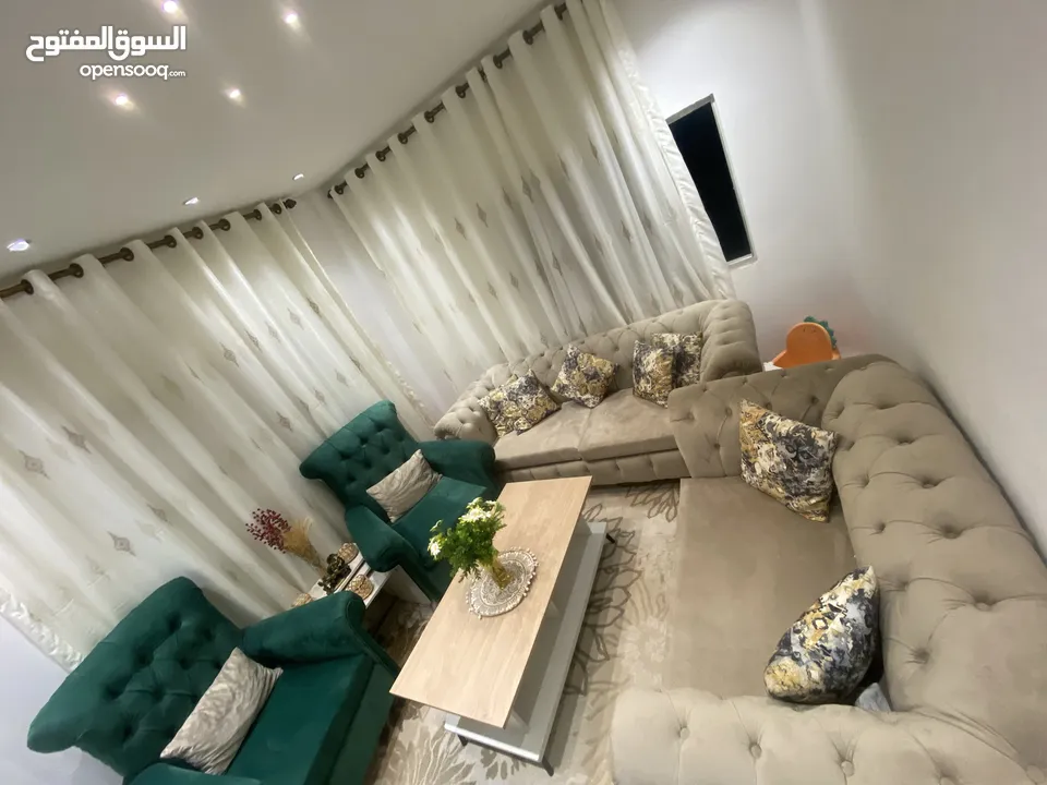 طقم كنب 7 مقاعد جديد بحاله الوكاله