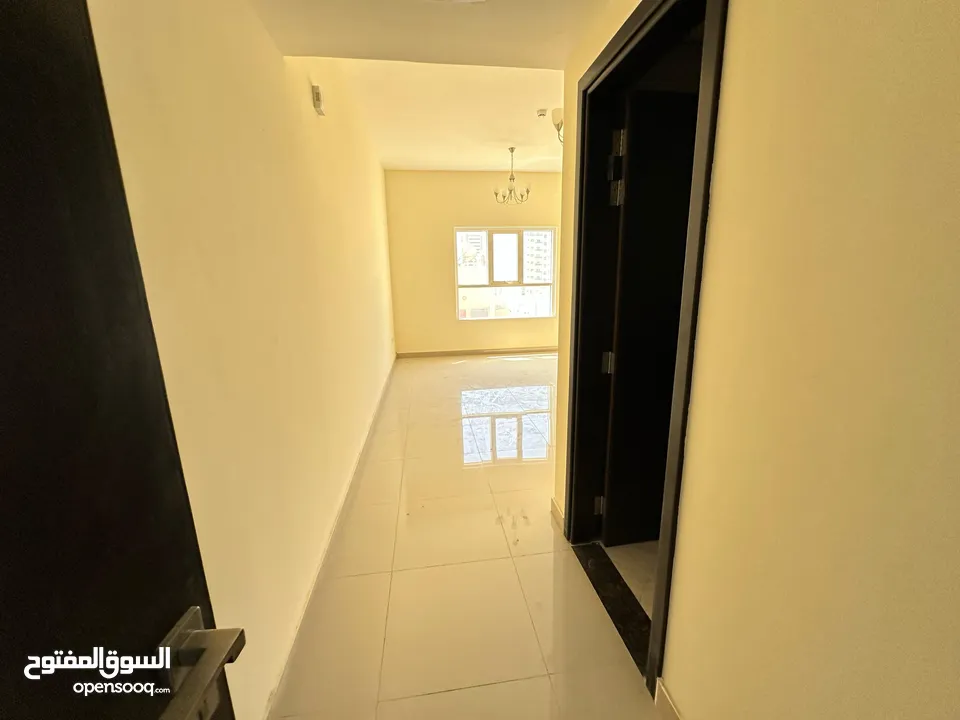 (ضياء) ارقى غرفتين وصالة في الشارقة ابو شغارة  اول ساكن بمساحات واسعه تشطيب ممتاز سهل المخرج ل دبي