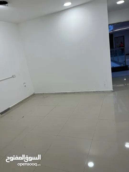 مكتبين جنب بعض 53 م و 61م