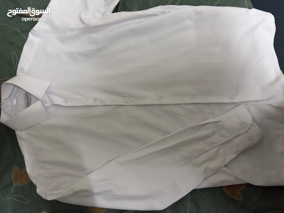 ملابس للبيع اغلبها لم يلبس ومن ماركات معروفة